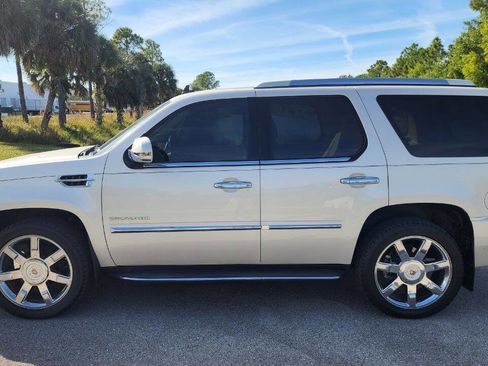 Used 2012 Cadillac Escalade Luxury image 4