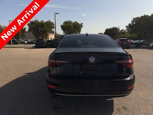 Used 2019 Volkswagen Jetta SE image 16