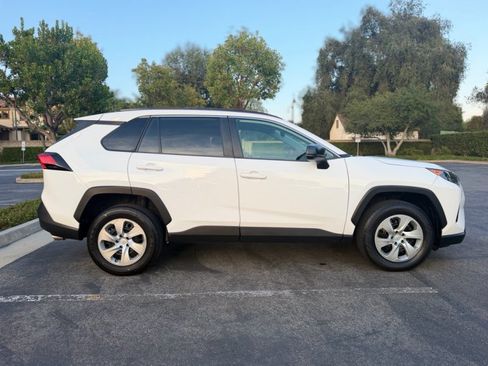 Used 2019 Toyota RAV4 LE w/ Carpet Mat Package FWD image 6