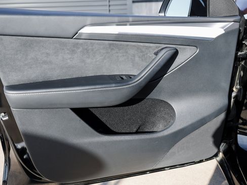 Used 2023 Tesla Model Y Performance image 22