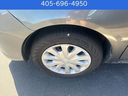 Used 2019 Nissan Versa SV image 11