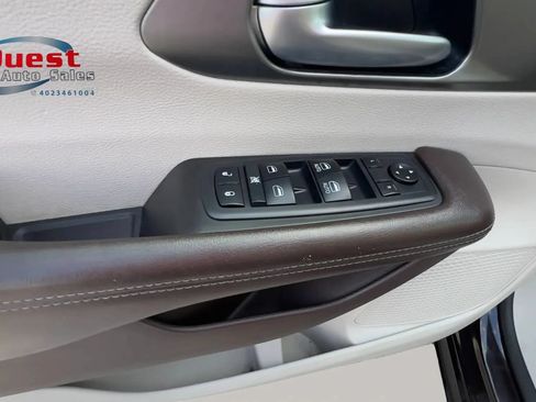 Used 2019 Chrysler Pacifica Touring Plus FWD image 19