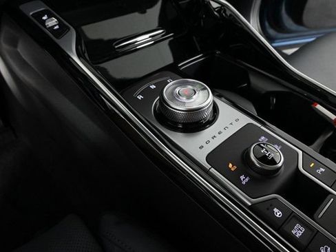 Certified 2025 Kia Sorento SX Prestige image 28