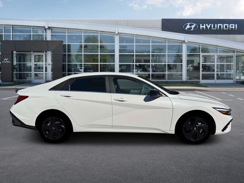 New 2026 Hyundai Elantra SEL Sport Premium FWD image 9