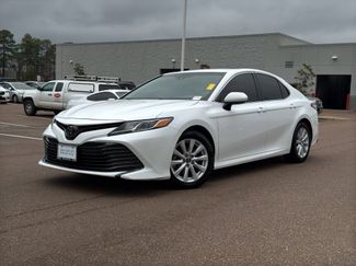 Used 2018 Toyota Camry LE video 1