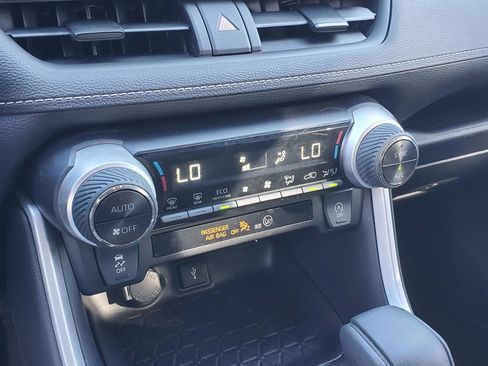 Used 2022 Toyota RAV4 XLE image 23