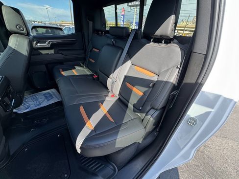Used 2022 GMC Sierra 1500 AT4 w/ AT4 Premium Package AWD/4WD image 21