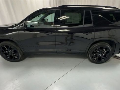 Used 2024 Chevrolet Traverse RS w/ LPO, Floor Liner Package image 5