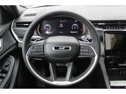 New 2025 Jeep Grand Cherokee L Altitude image 15