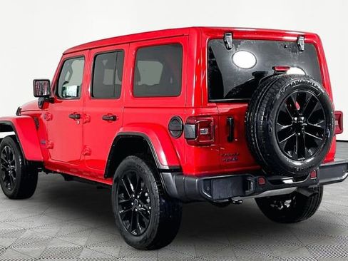 Used 2025 Jeep Wrangler Unlimited Sahara w/ Safety Group AWD/4WD image 4
