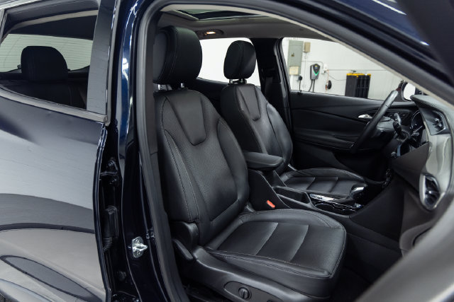Used 2020 Buick Encore GX Essence w/ Experience Buick Package FWD image 26