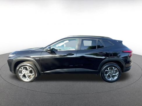 Used 2025 Chevrolet Trax LT image 9