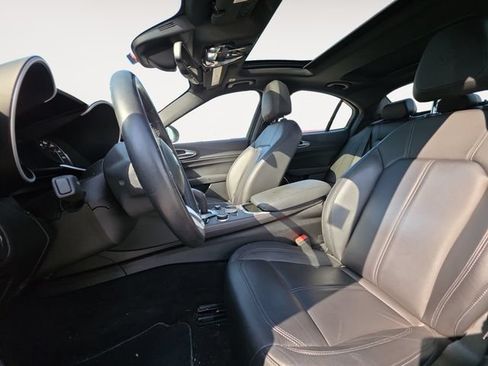 Used 2022 Alfa Romeo Giulia Ti AWD/4WD image 9