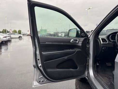 Used 2018 Jeep Grand Cherokee Limited AWD/4WD image 9