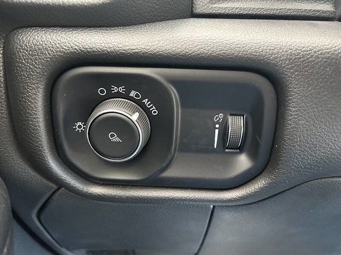 Used 2024 RAM 2500 Tradesman w/ Chrome Appearance Group image 15