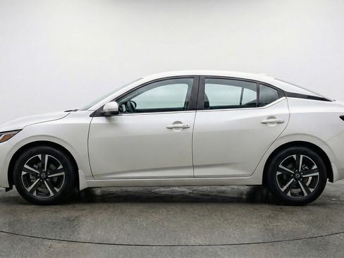 Used 2025 Nissan Sentra SV image 3