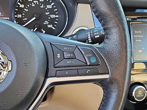 Used 2019 Nissan Rogue SL w/ Premium Package image 24