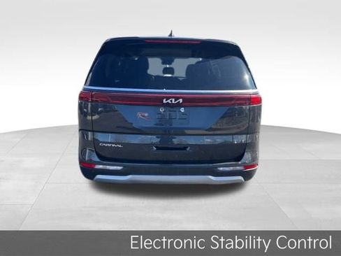 Certified 2024 Kia Carnival LX image 7