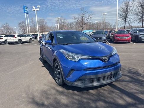 Used 2018 Toyota C-HR XLE FWD image 4