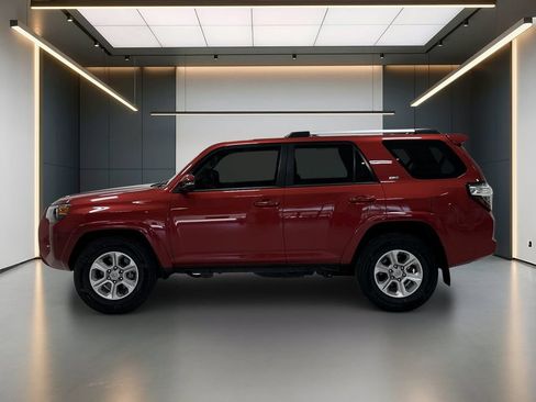 Used 2022 Toyota 4Runner SR5 Premium w/ Moonroof Package RWD image 2
