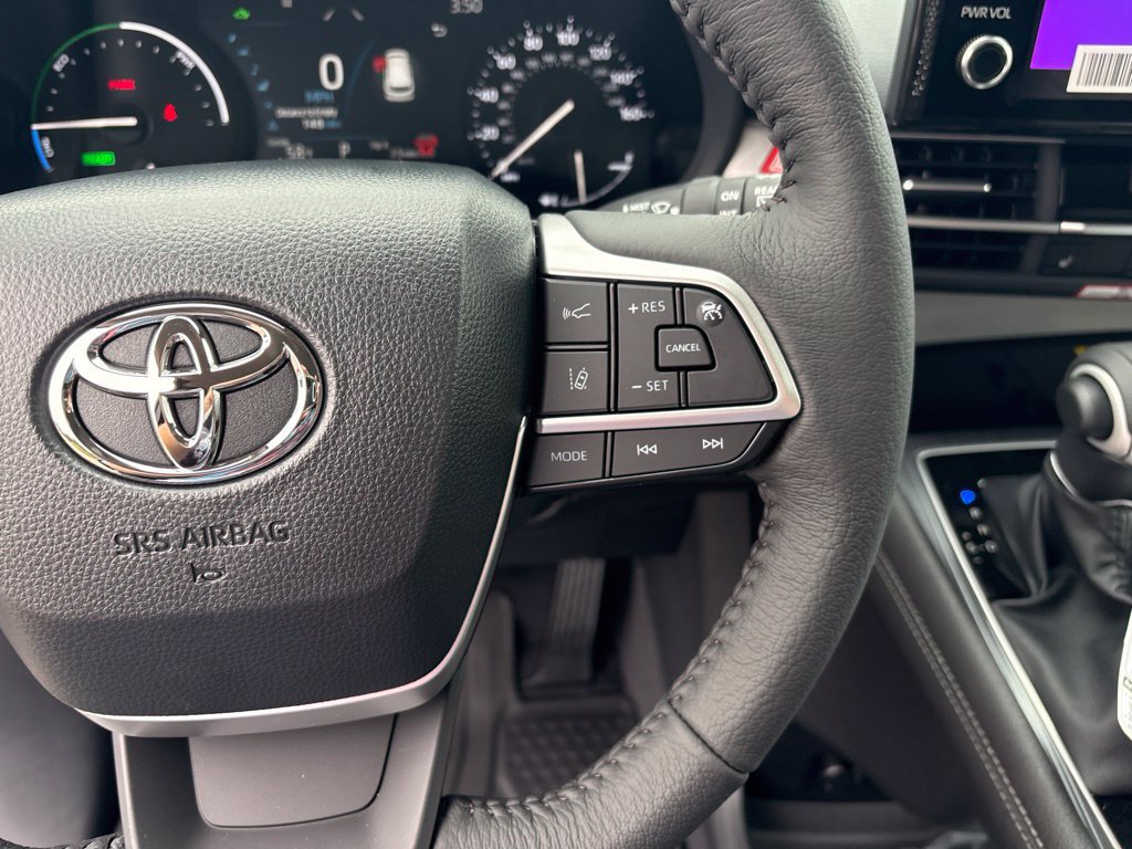 Used 2026 Toyota Sienna XLE AWD/4WD image 24
