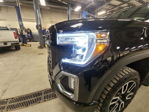 Certified 2022 GMC Sierra 1500 AT4 w/ AT4 Premium Package image 29