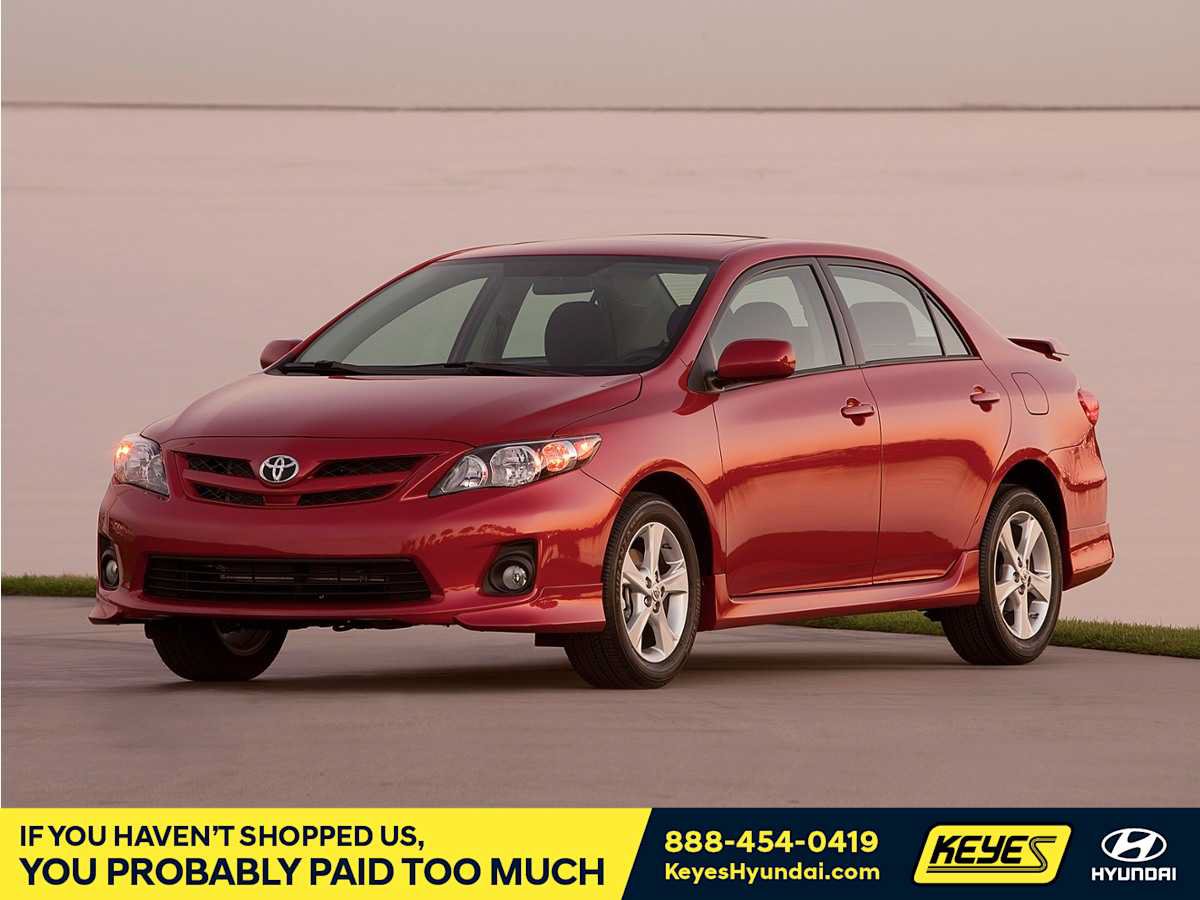 Used 2013 Toyota Corolla LE FWD image 1
