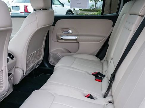 Used 2022 Mercedes-Benz GLB 250 4MATIC image 19