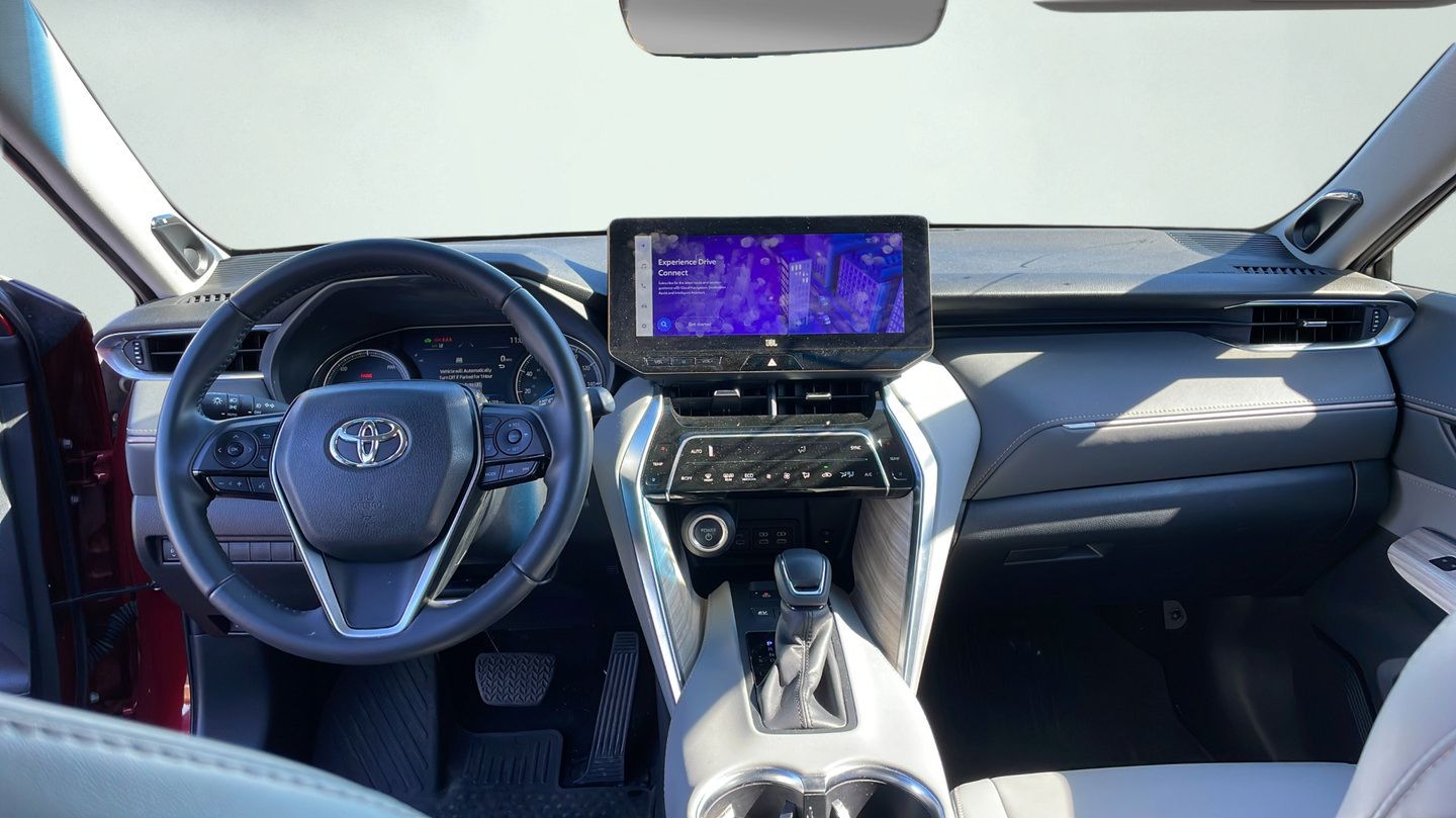 Certified 2024 Toyota Venza XLE AWD/4WD image 11