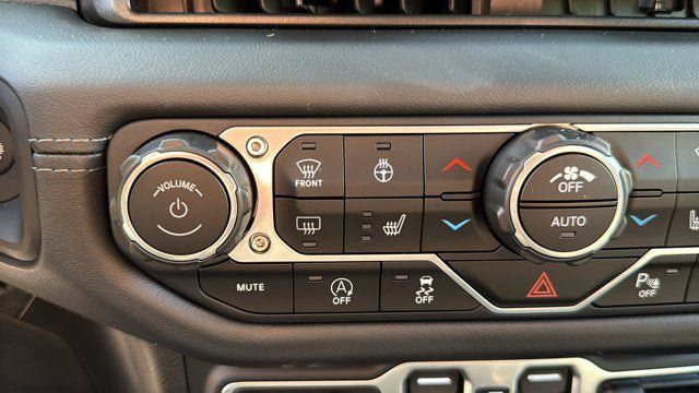 Used 2026 Jeep Gladiator Mojave w/ Safety Group AWD/4WD image 20