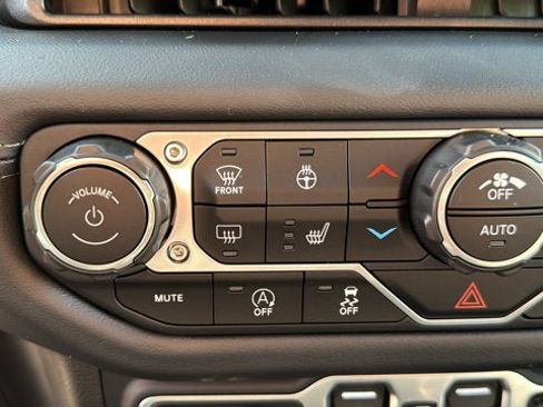 Certified 2026 Jeep Gladiator Mojave w/ Safety Group AWD/4WD image 20