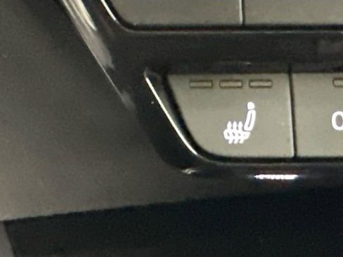 Used 2025 Audi Q4 e-tron Premium Plus w/ Premium Plus image 18