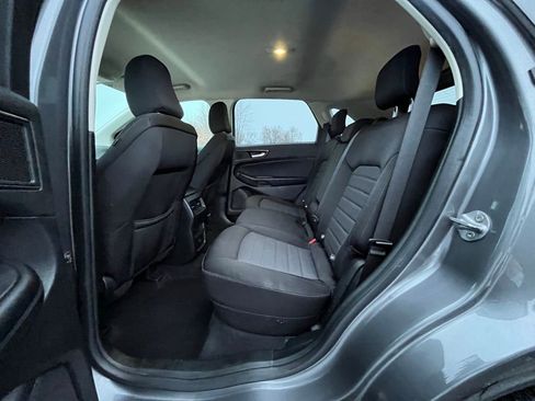 Used 2021 Ford Edge SE image 17