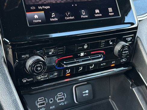 Used 2023 Jeep Grand Cherokee Altitude image 27