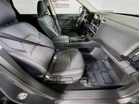 Certified 2025 Nissan Pathfinder SV AWD/4WD image 32