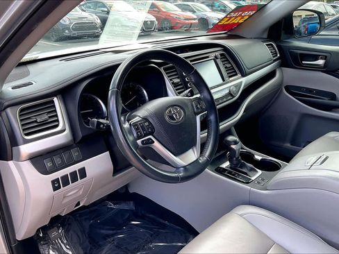 Used 2019 Toyota Highlander XLE image 14