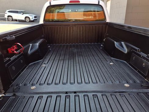 Used 2018 Toyota Tacoma SR image 18