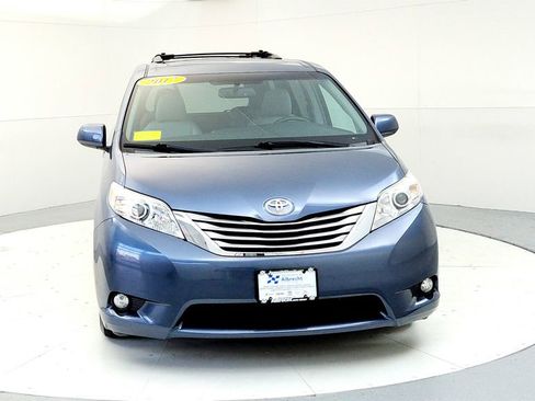 Used 2017 Toyota Sienna XLE FWD image 8