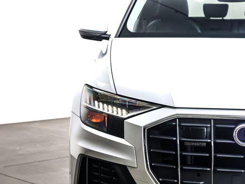 Used 2023 Audi Q8 Premium Plus w/ Premium Plus Package image 14