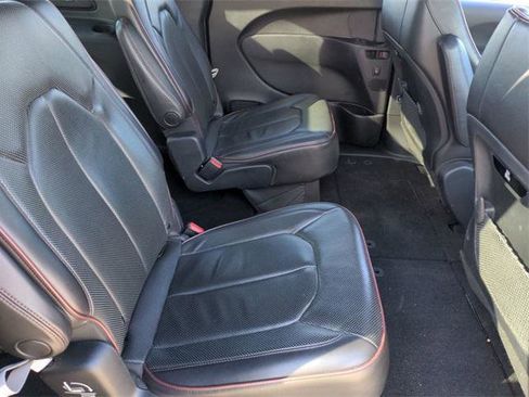 Certified 2020 Chrysler Pacifica Limited FWD image 22
