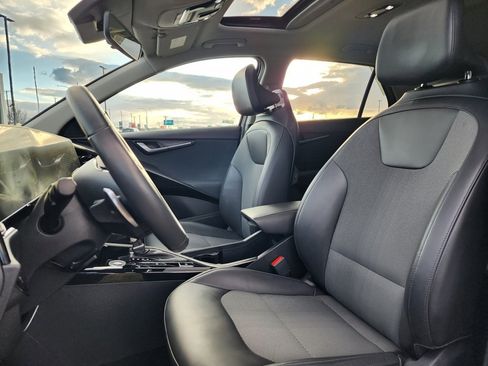 Certified 2023 Kia Niro EX Touring image 10