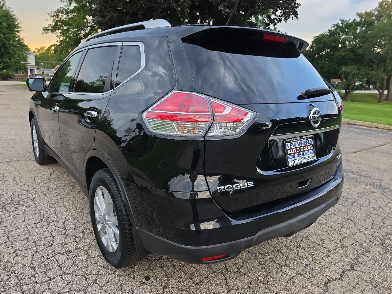 Used 2016 Nissan Rogue SV w/ SV Premium Package AWD/4WD image 21
