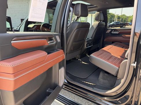 Used 2025 GMC Sierra 3500 Denali Ultimate AWD/4WD image 10