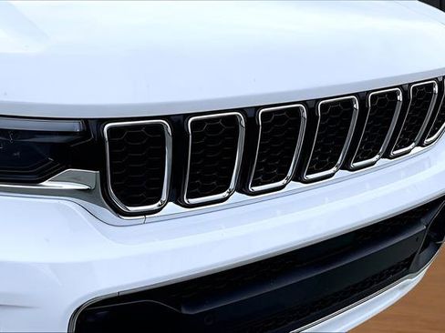 Used 2024 Jeep Grand Cherokee L Overland w/ Trailer Tow Package image 31