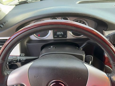 Used 2013 Cadillac Escalade ESV Premium image 24