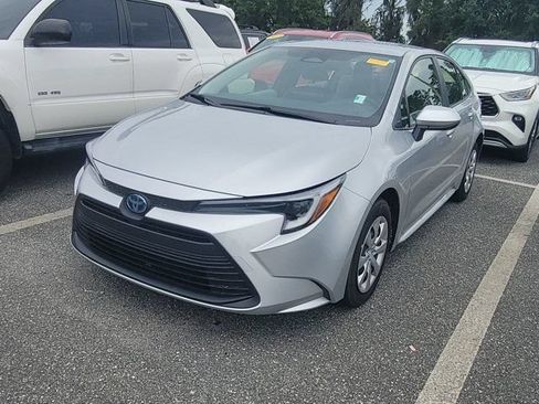 Used 2025 Toyota Corolla LE w/ Convenience Package FWD image 3
