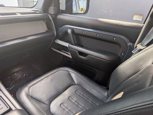 Used 2020 Land Rover Defender 110 HSE AWD/4WD image 17