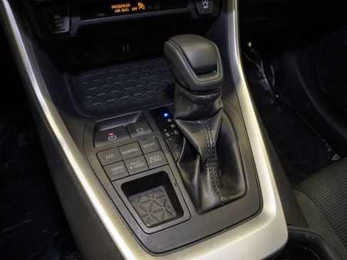 Used 2019 Toyota RAV4 LE image 14