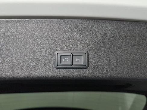 Certified 2021 Audi e-tron Premium Plus w/ Premium Plus Package image 33