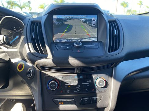 Used 2019 Ford Escape SE image 14